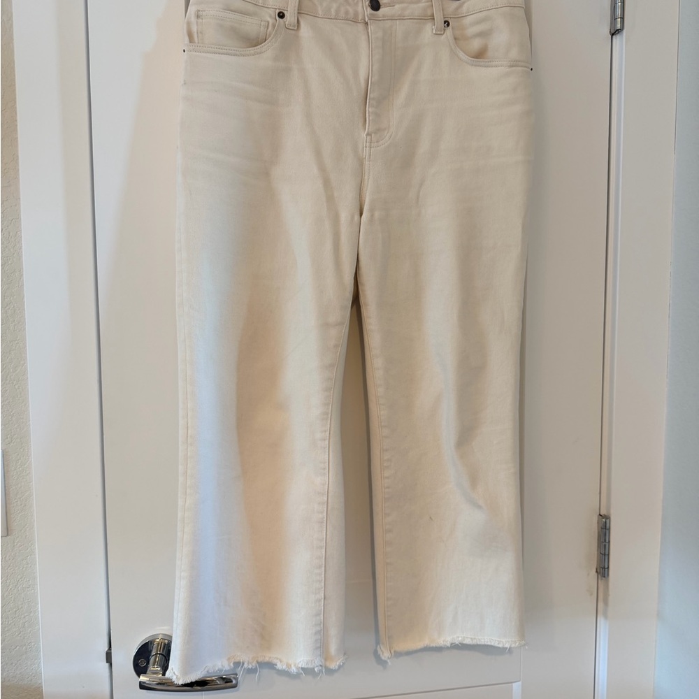 Cropped Cream Straight-Leg Jeans